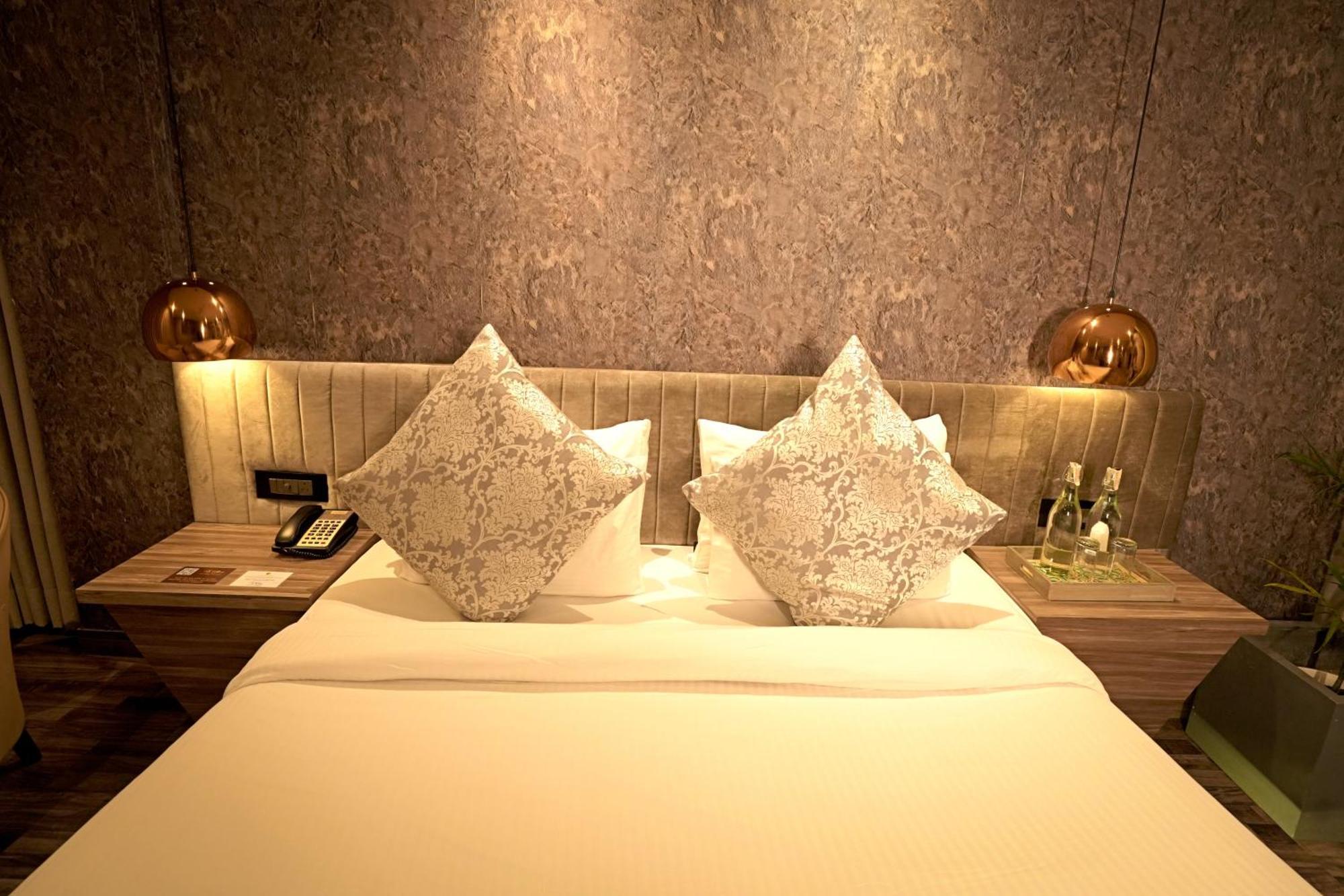Hotel Sterling Palm Bliss - Rishīkesh Extérieur photo
