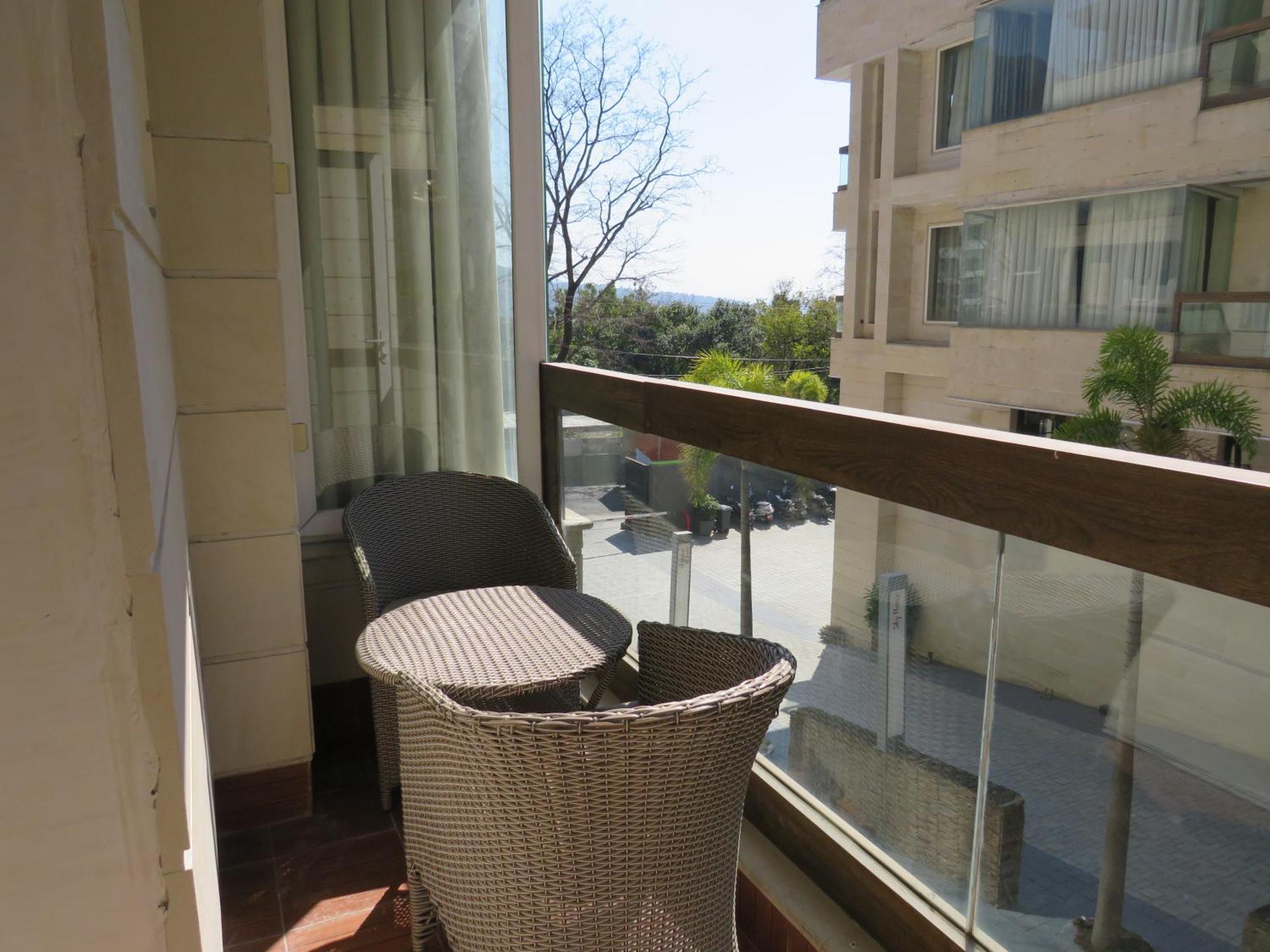 Hotel Sterling Palm Bliss - Rishīkesh Extérieur photo